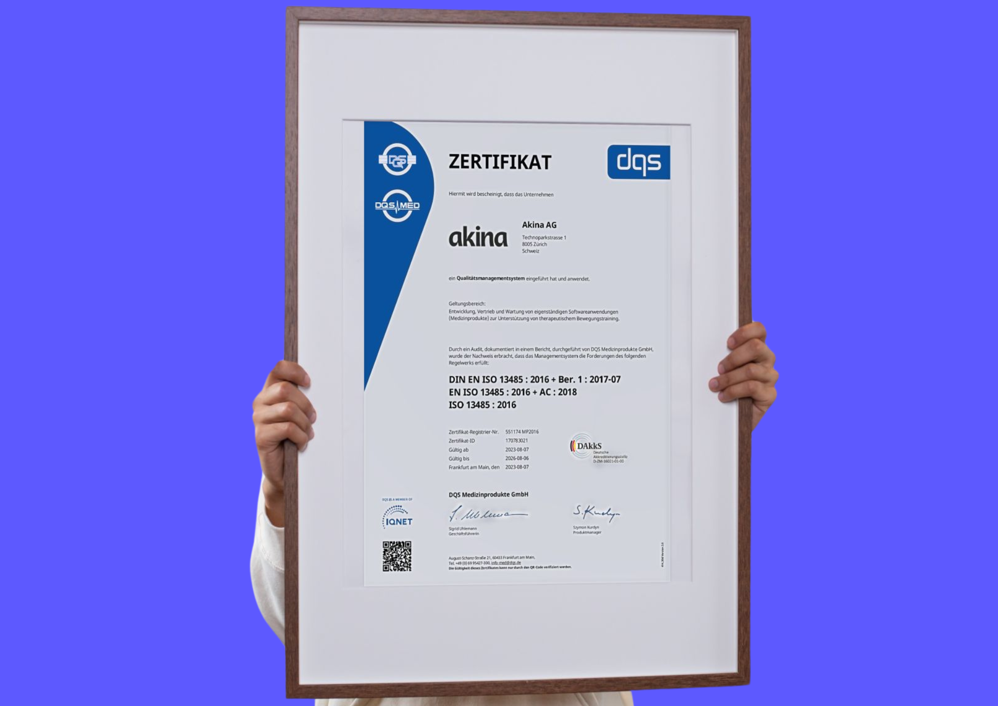 Eingerahmtes ISO 13485 Zertifikat.