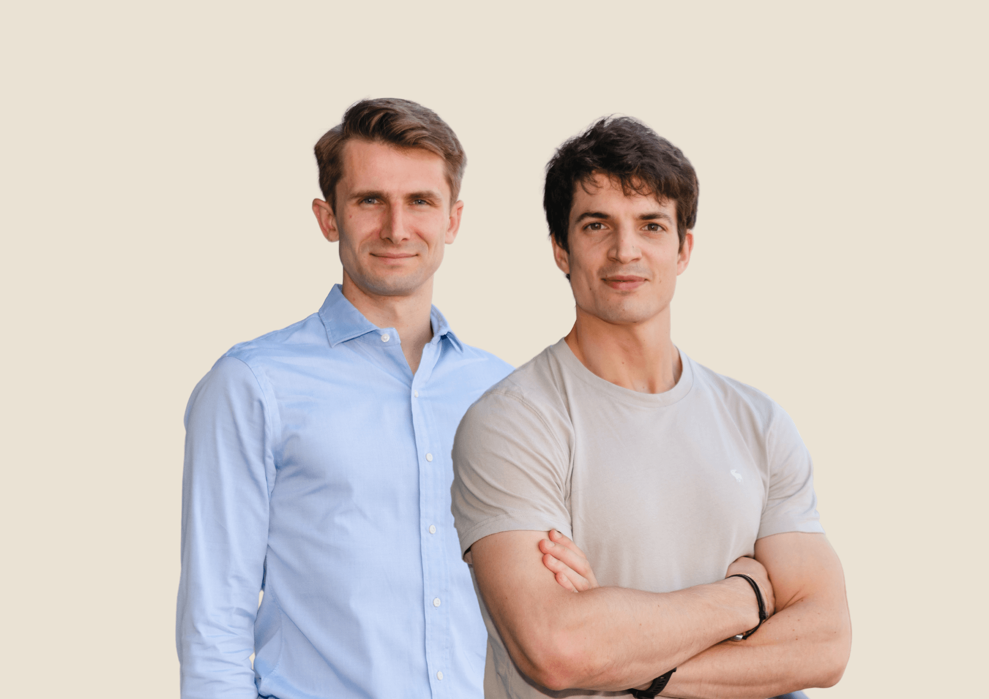 Akina founders Florian (left) and Michele (right). Beige background.